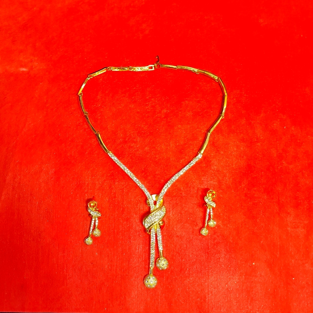 Gold Necklace planted 24K With Matching gold planted earrings for 35$!